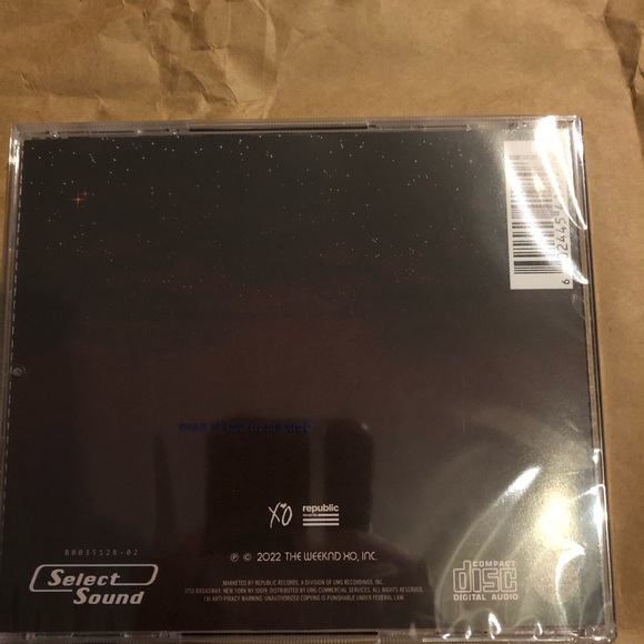 The Weeknd autographed variant cover of Dawn FM cd - Picture 4 of 4